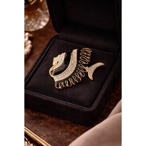 Vintage Style Brooch Gold Tone Black Enamel Rhinestone Angelfish Pin Jewelry